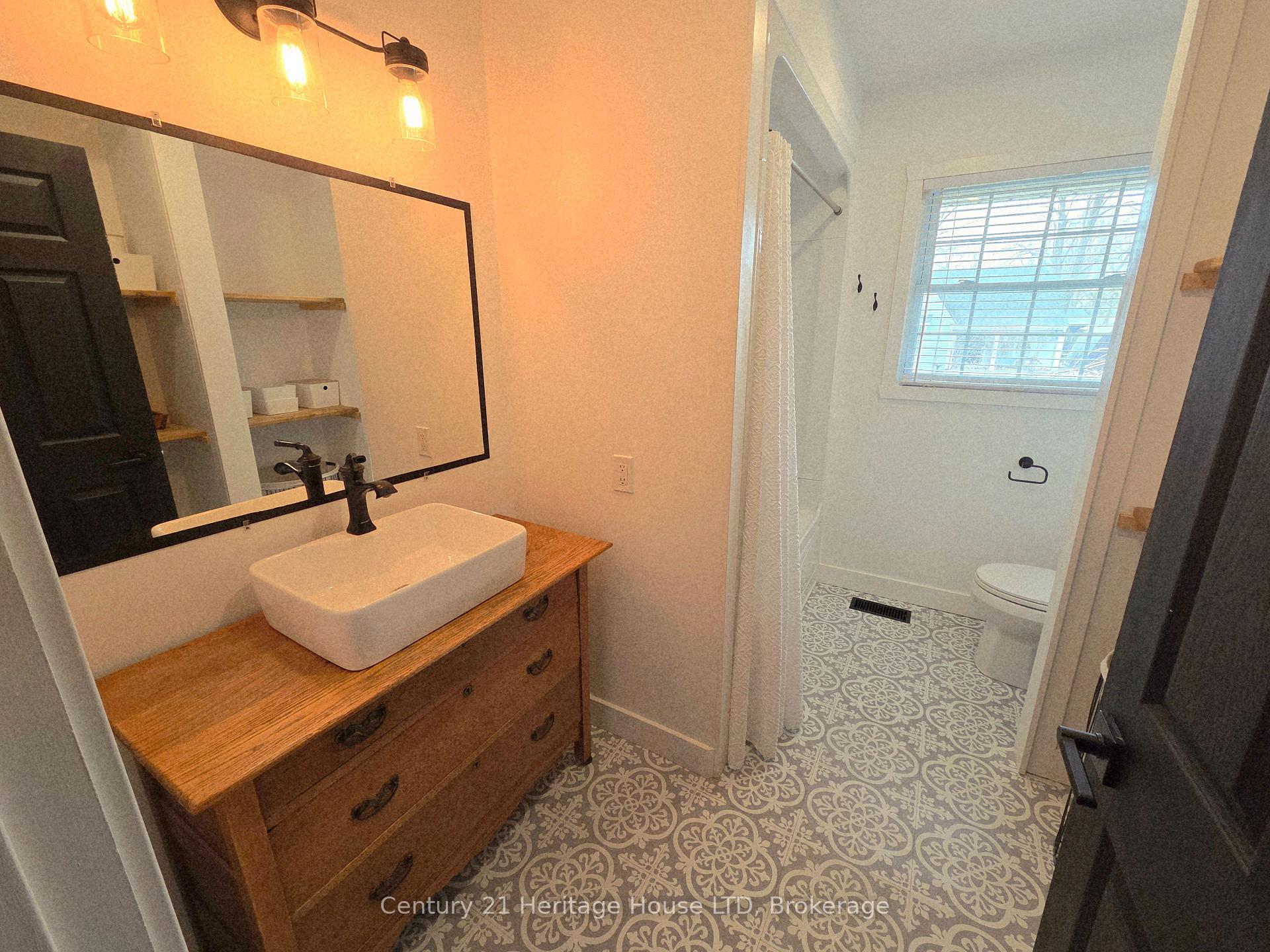 Photo 13 of 552 Lakeview Road, Fort Erie, Crescent Park — HOMEH