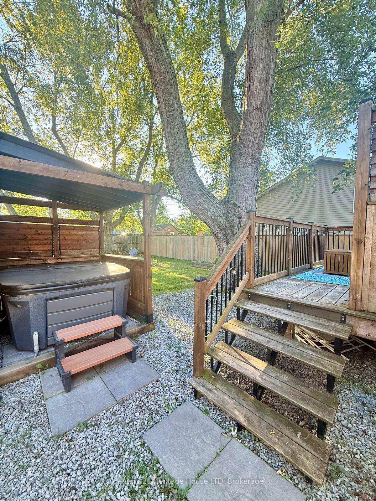 Photo 15 of 552 Lakeview Road, Fort Erie, Crescent Park — HOMEH