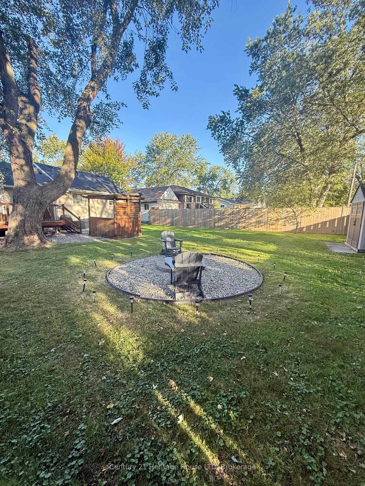 Photo 16 of 552 Lakeview Road, Fort Erie, Crescent Park — HOMEH