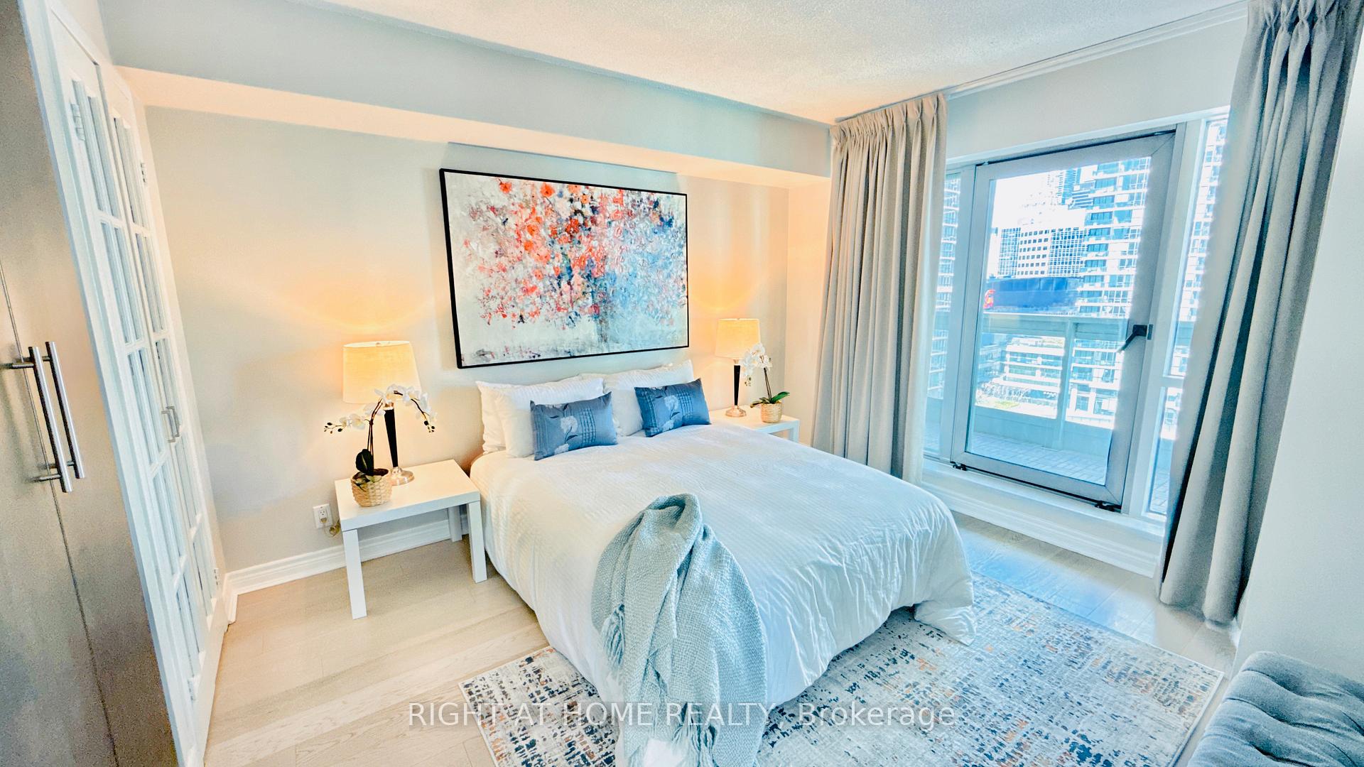 Photo 2 of Unit 1012, 10 Queens Quay W, Toronto, Waterfront Communities — HOMEH