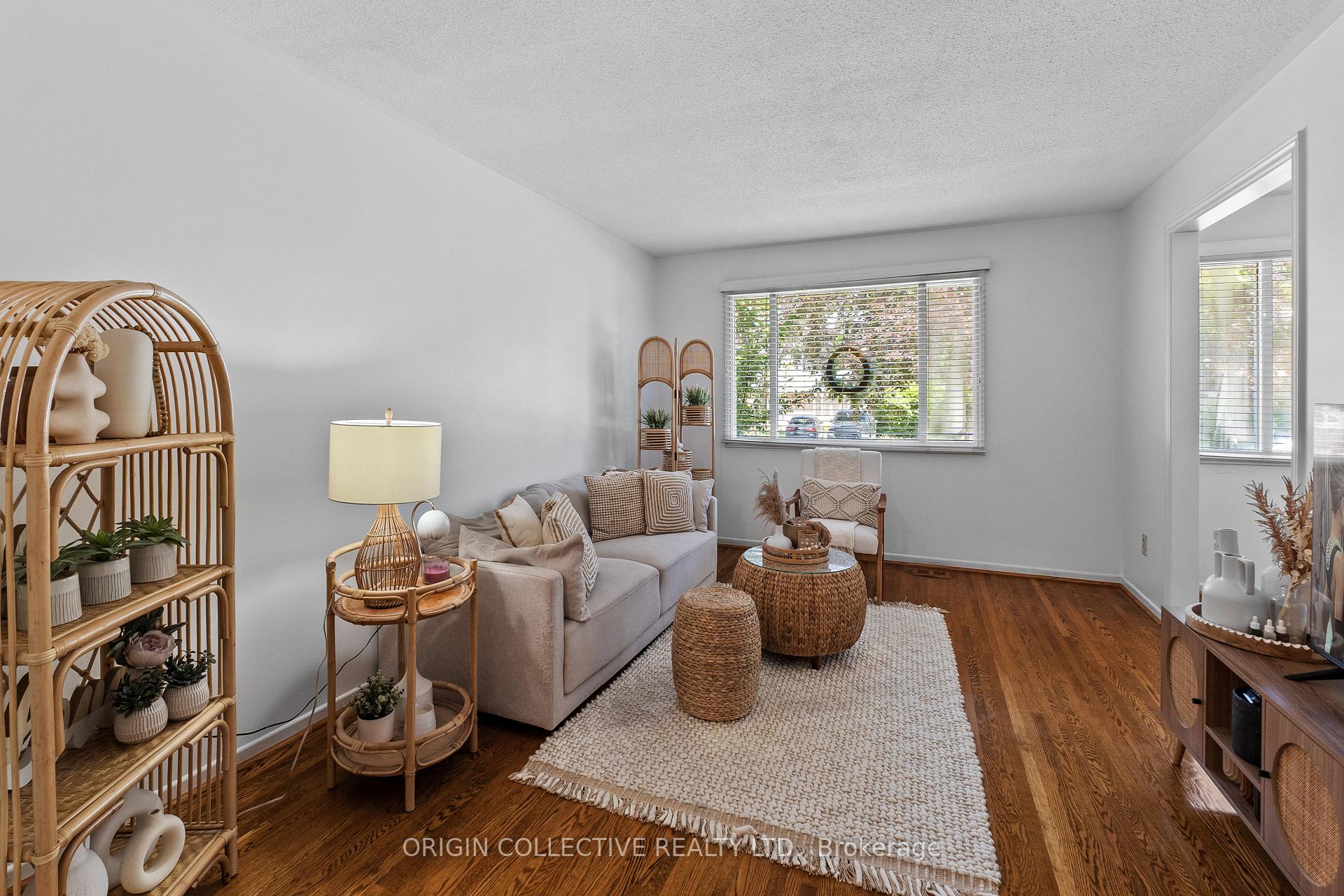 Photo 6 of 983 Parthia Crescent, Mississauga, Applewood — HOMEH