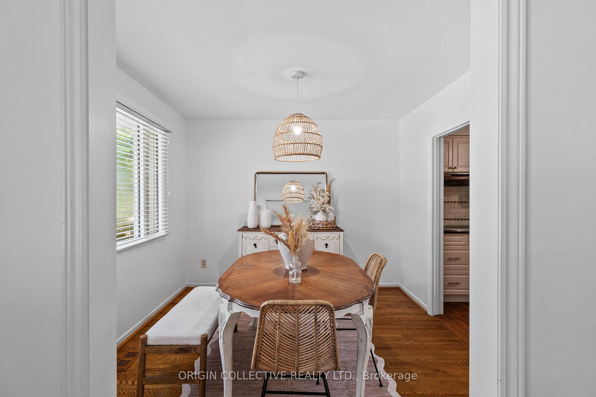 Photo 13 of 983 Parthia Crescent, Mississauga, Applewood — HOMEH