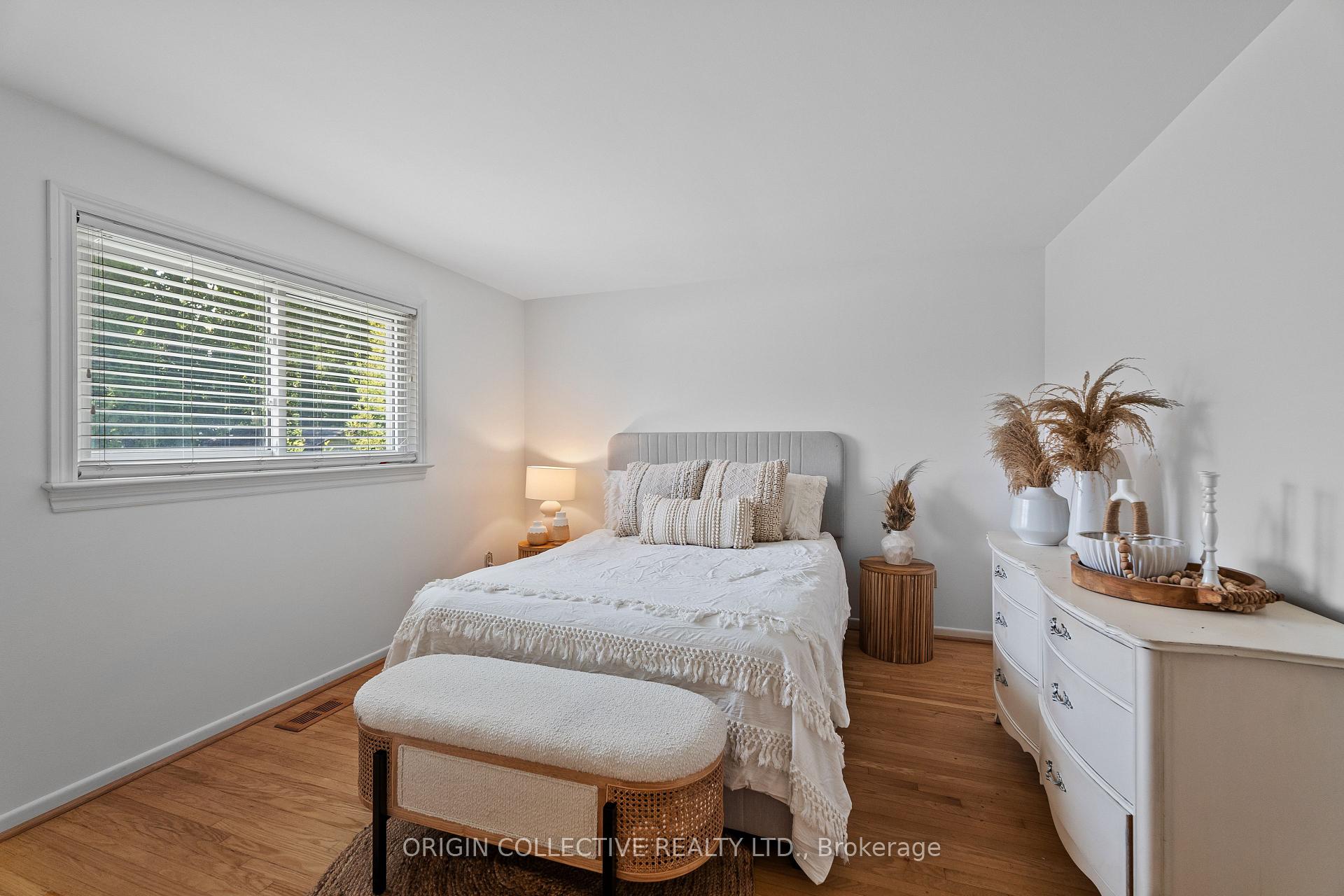 Photo 17 of 983 Parthia Crescent, Mississauga, Applewood — HOMEH
