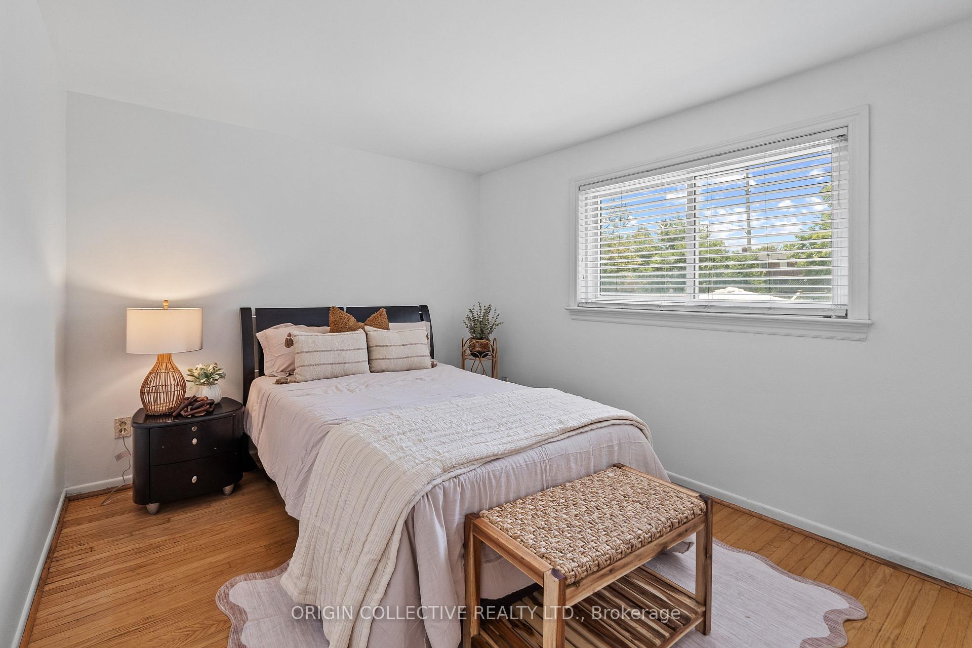 Photo 21 of 983 Parthia Crescent, Mississauga, Applewood — HOMEH