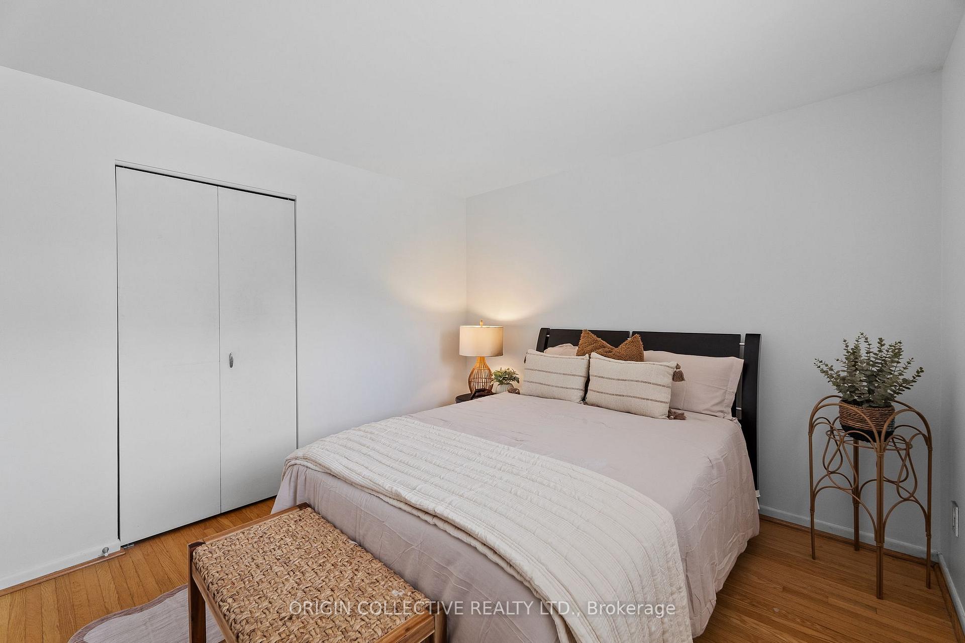 Photo 22 of 983 Parthia Crescent, Mississauga, Applewood — HOMEH