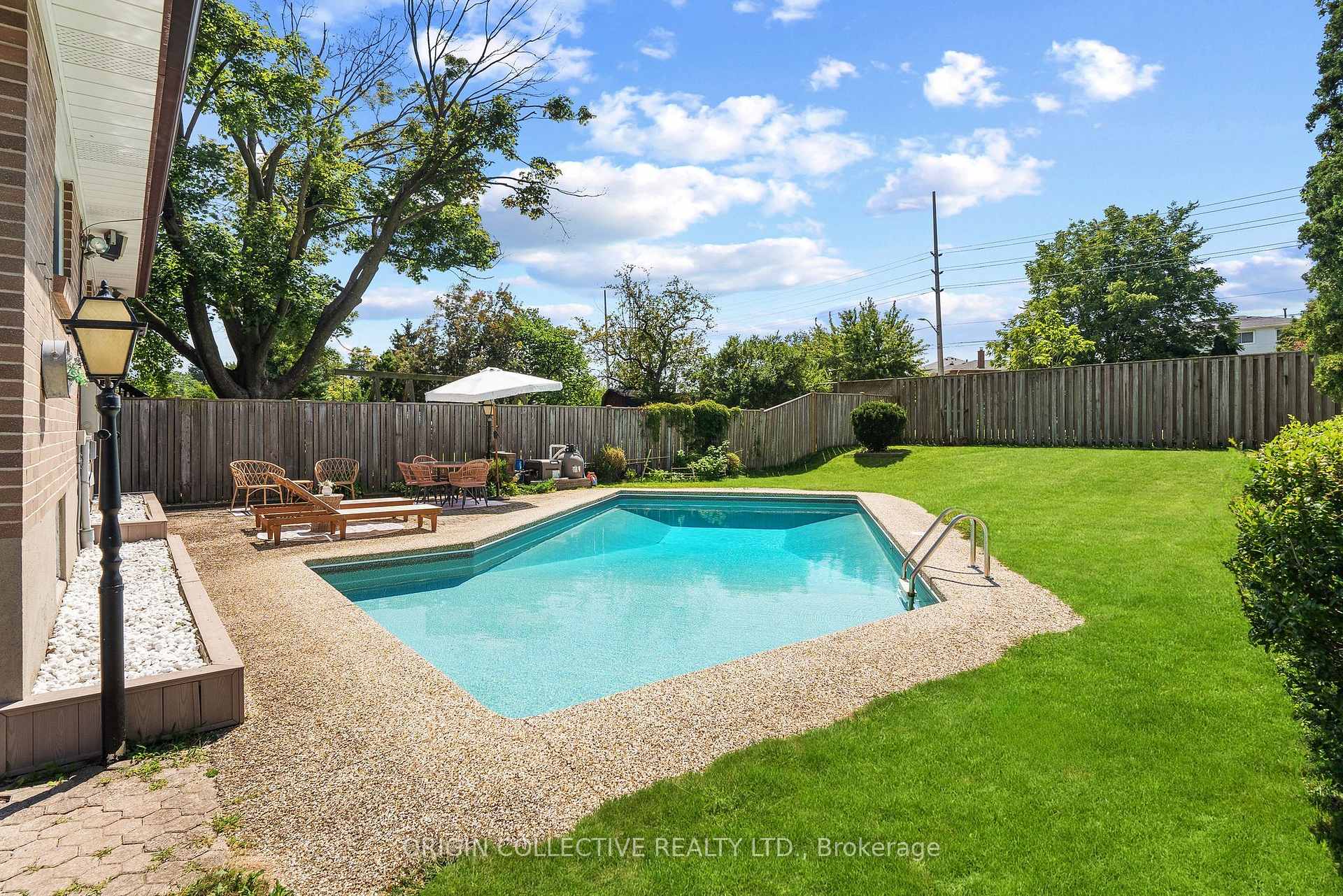 Photo 36 of 983 Parthia Crescent, Mississauga, Applewood — HOMEH