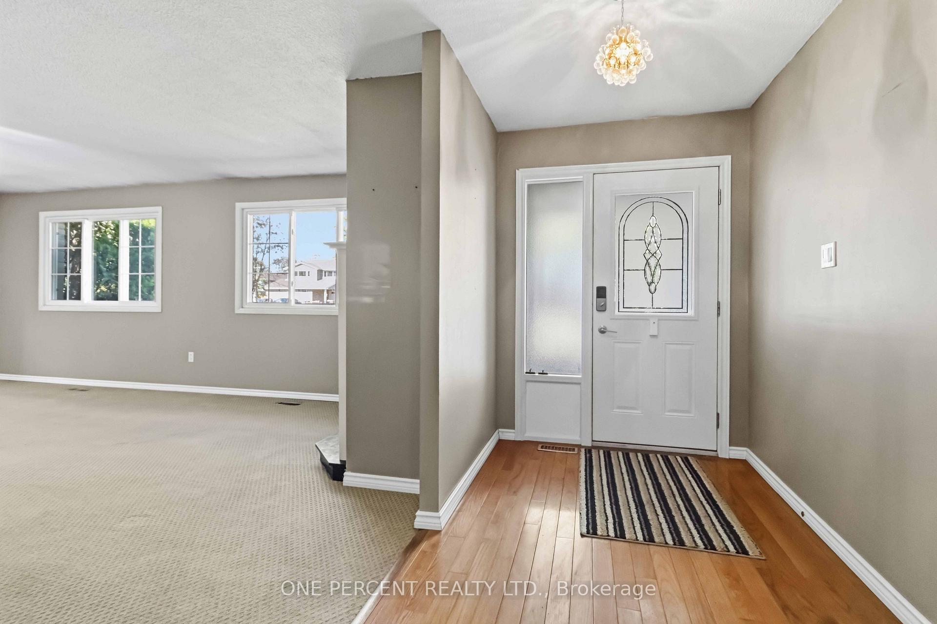 Photo 3 of 6099 Starfield Crescent, Mississauga, Meadowvale — HOMEH