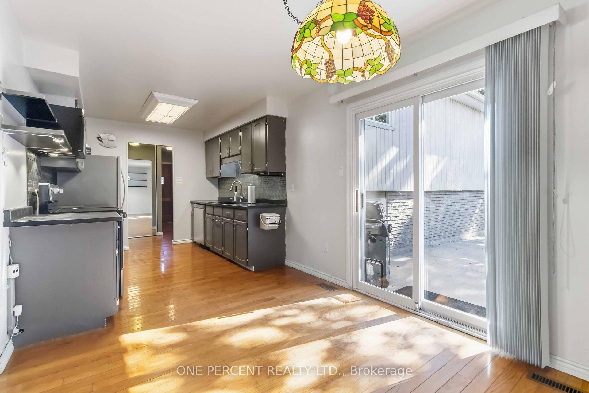 Photo 7 of 6099 Starfield Crescent, Mississauga, Meadowvale — HOMEH