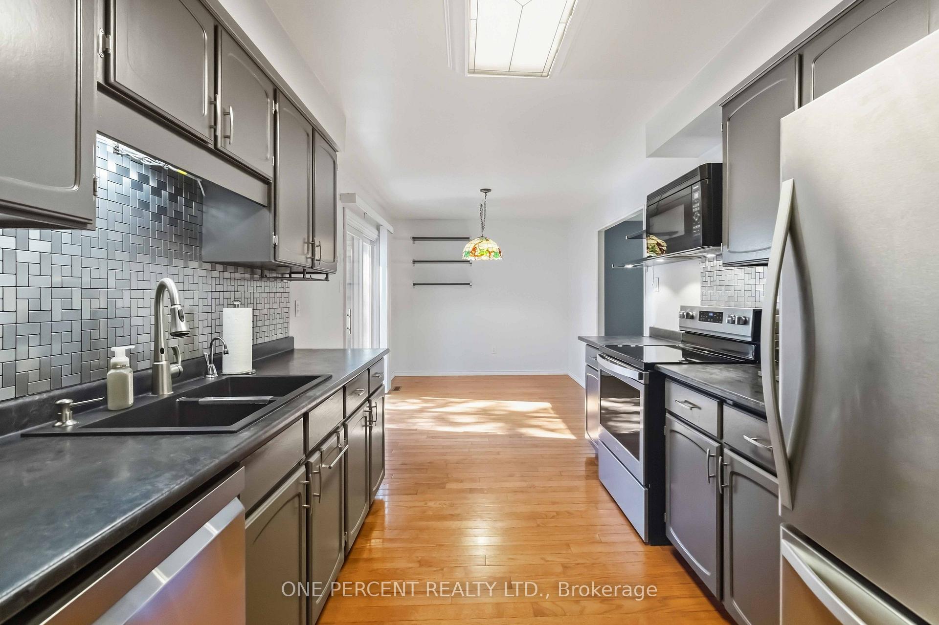 Photo 10 of 6099 Starfield Crescent, Mississauga, Meadowvale — HOMEH