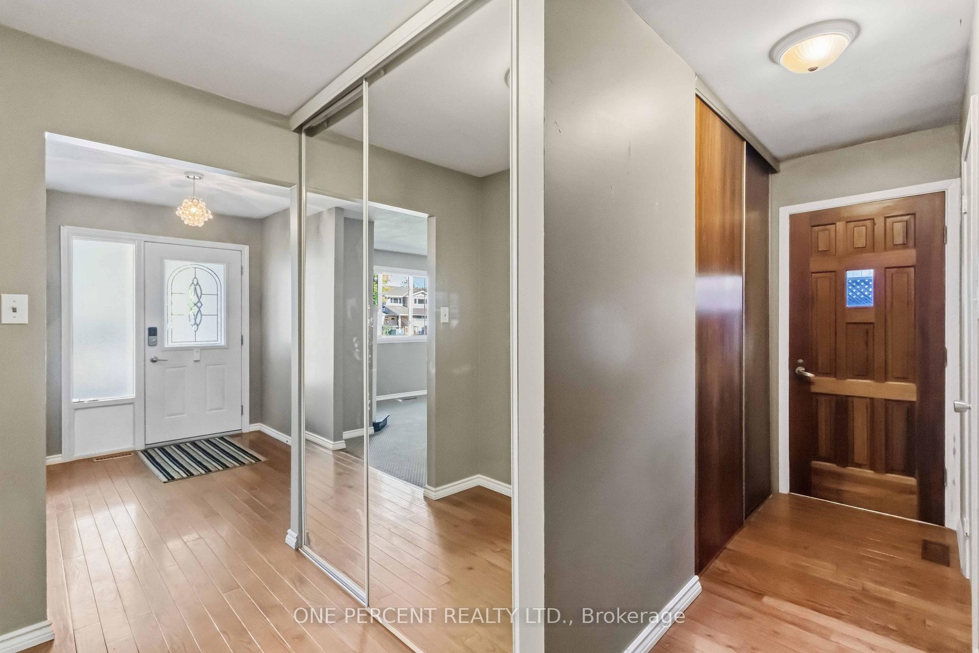 Photo 11 of 6099 Starfield Crescent, Mississauga, Meadowvale — HOMEH