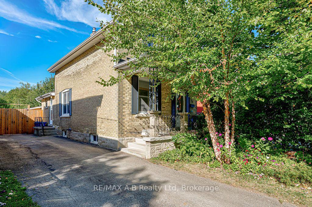 Photo of 54 Mcnab Street S