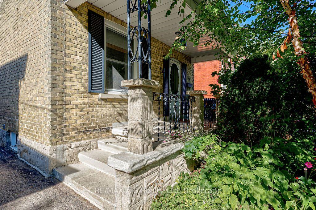 Photo 5 of 54 Mcnab Street S, Stratford — HOMEH
