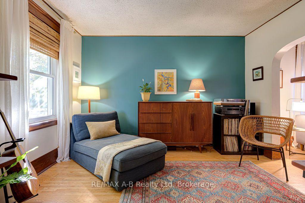 Photo 11 of 54 Mcnab Street S, Stratford — HOMEH