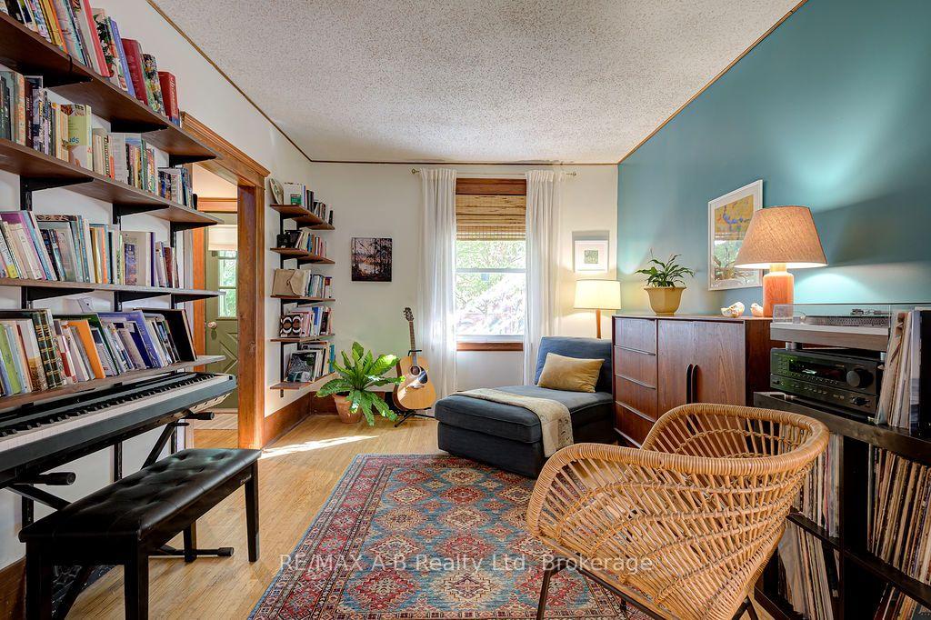 Photo 13 of 54 Mcnab Street S, Stratford — HOMEH