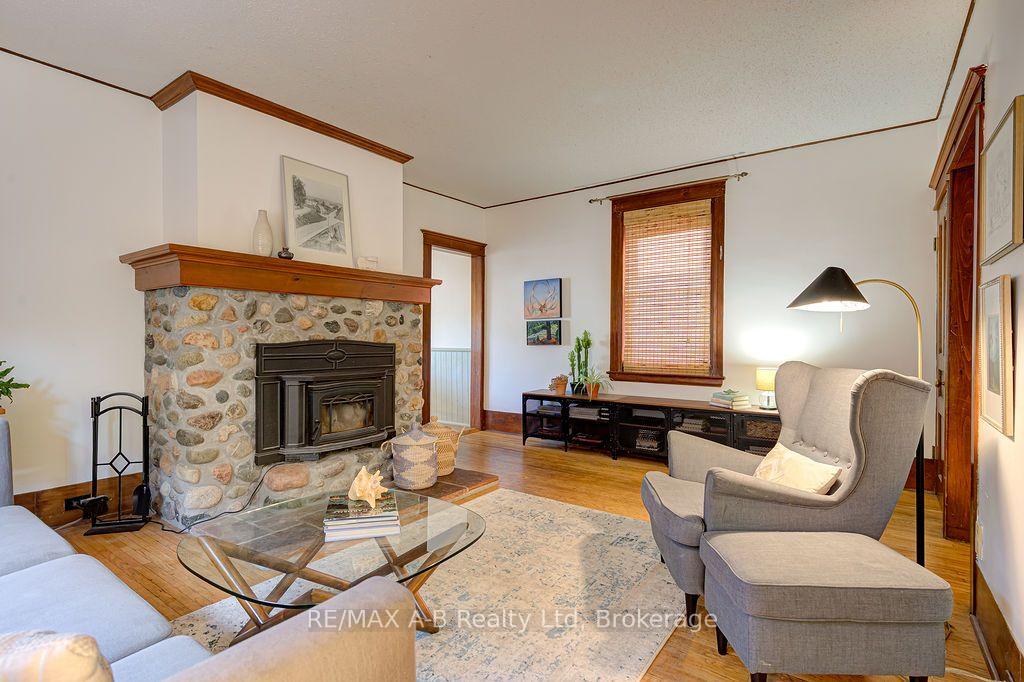 Photo 16 of 54 Mcnab Street S, Stratford — HOMEH