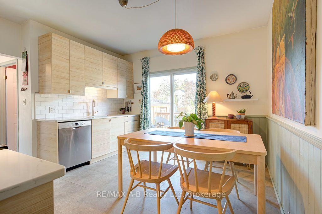 Photo 20 of 54 Mcnab Street S, Stratford — HOMEH