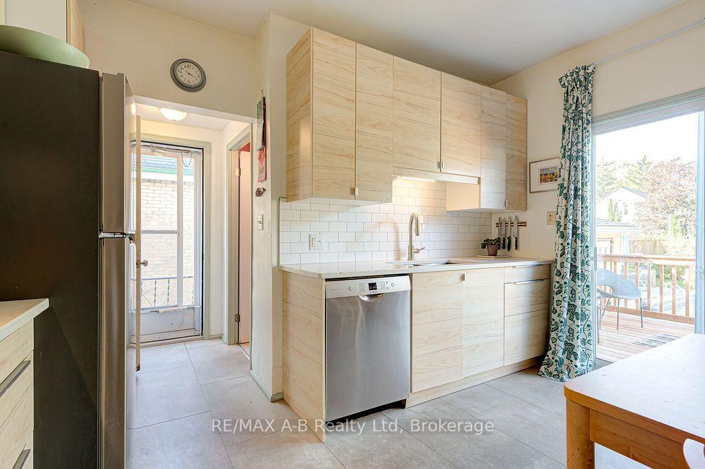 Photo 21 of 54 Mcnab Street S, Stratford — HOMEH