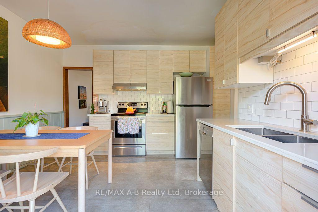 Photo 22 of 54 Mcnab Street S, Stratford — HOMEH