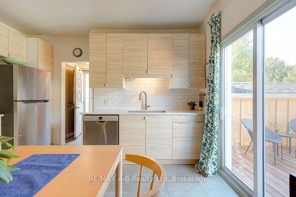Photo 24 of 54 Mcnab Street S, Stratford — HOMEH