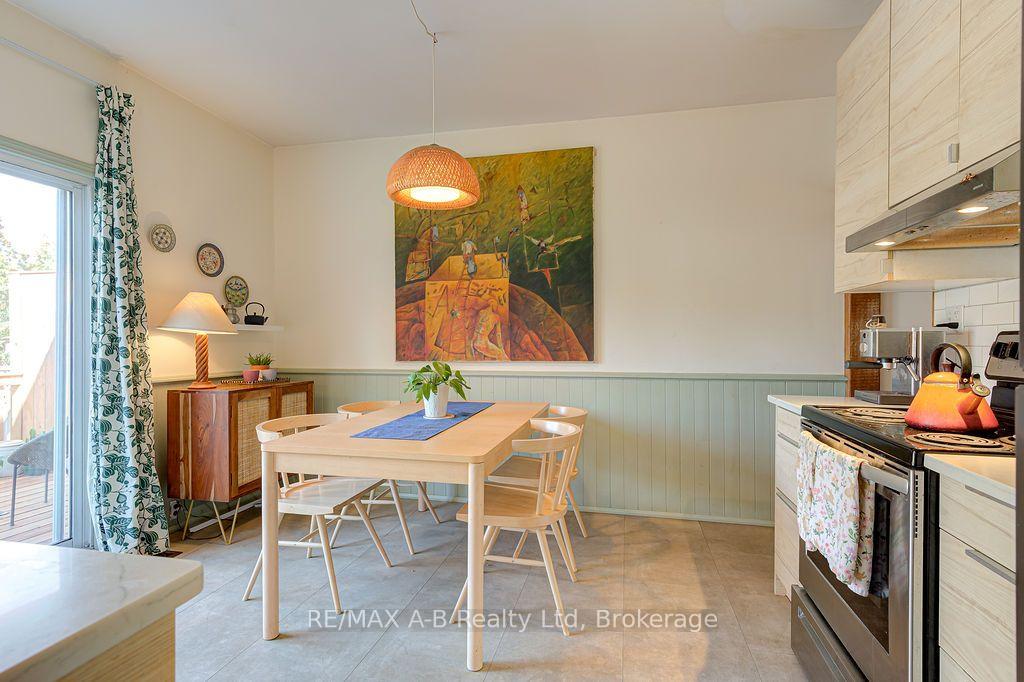 Photo 25 of 54 Mcnab Street S, Stratford — HOMEH