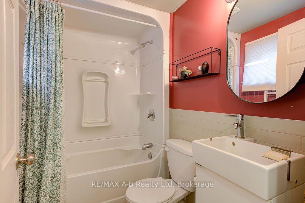 Photo 27 of 54 Mcnab Street S, Stratford — HOMEH