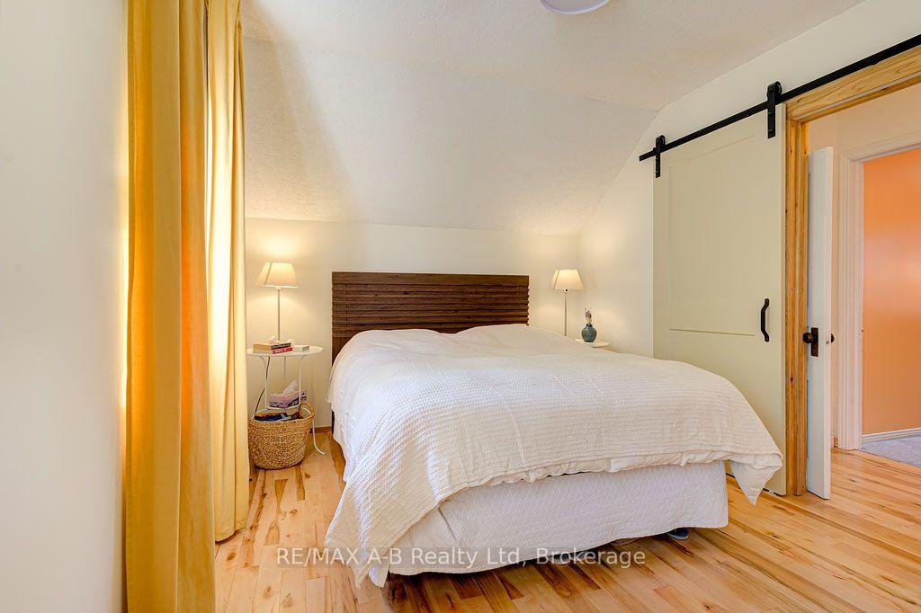 Photo 31 of 54 Mcnab Street S, Stratford — HOMEH