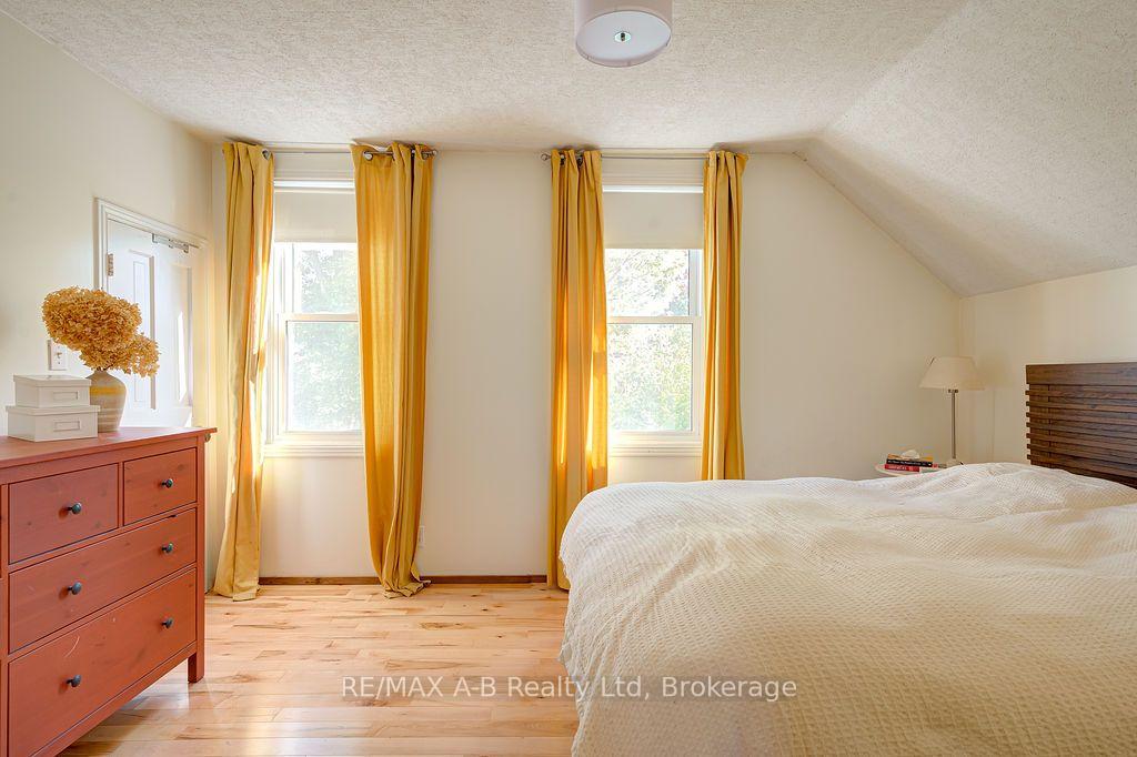 Photo 33 of 54 Mcnab Street S, Stratford — HOMEH