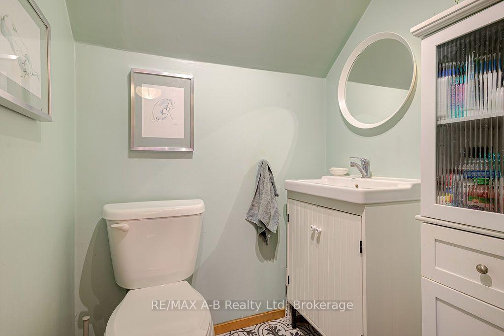 Photo 34 of 54 Mcnab Street S, Stratford — HOMEH