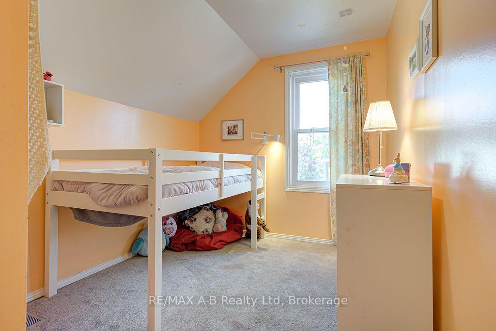Photo 35 of 54 Mcnab Street S, Stratford — HOMEH