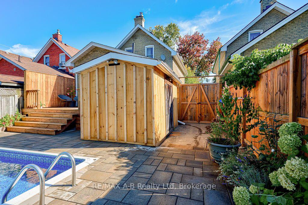 Photo 40 of 54 Mcnab Street S, Stratford — HOMEH