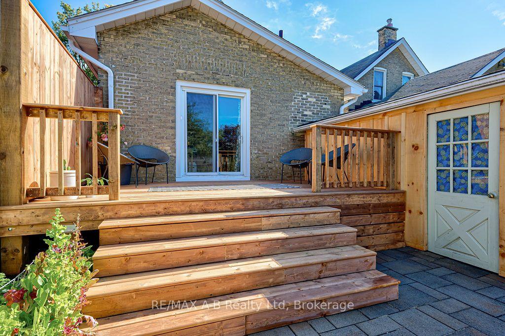 Photo 42 of 54 Mcnab Street S, Stratford — HOMEH