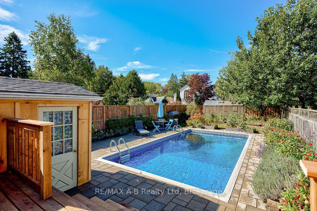 Photo 45 of 54 Mcnab Street S, Stratford — HOMEH
