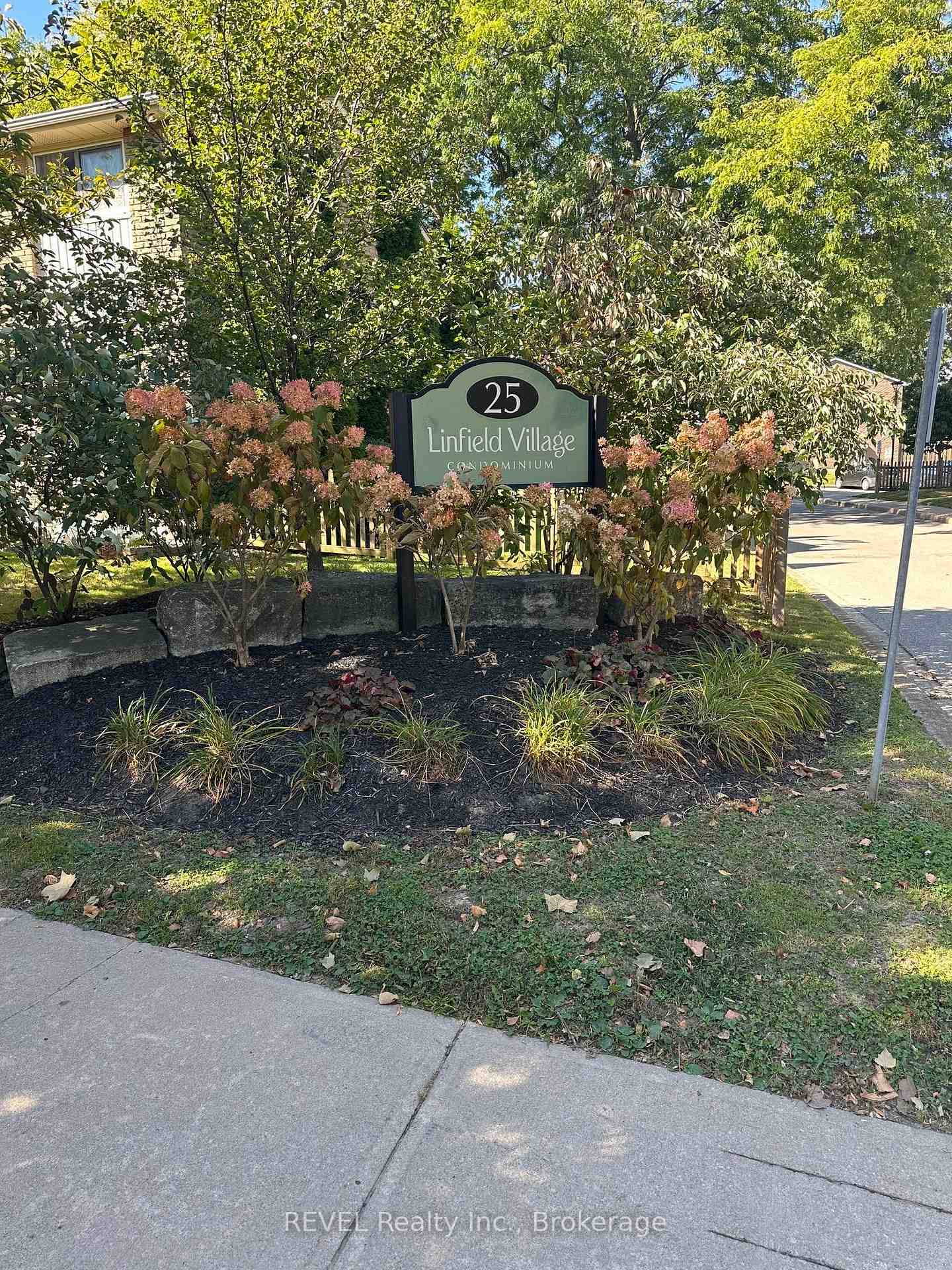 Photo 2 of Unit 57, 25 Linfield Drive, St. Catharines, Lakeport — HOMEH