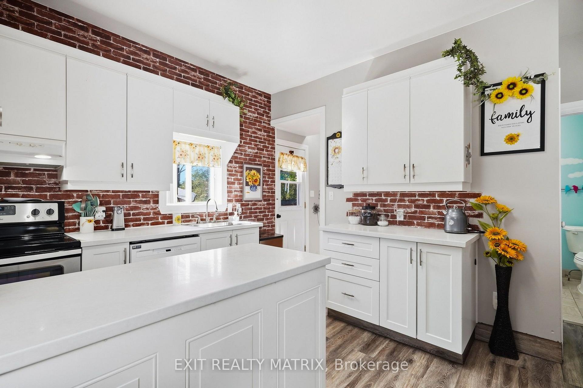 Photo 10 of 20 Spring Street, North Glengarry, Maxville — HOMEH