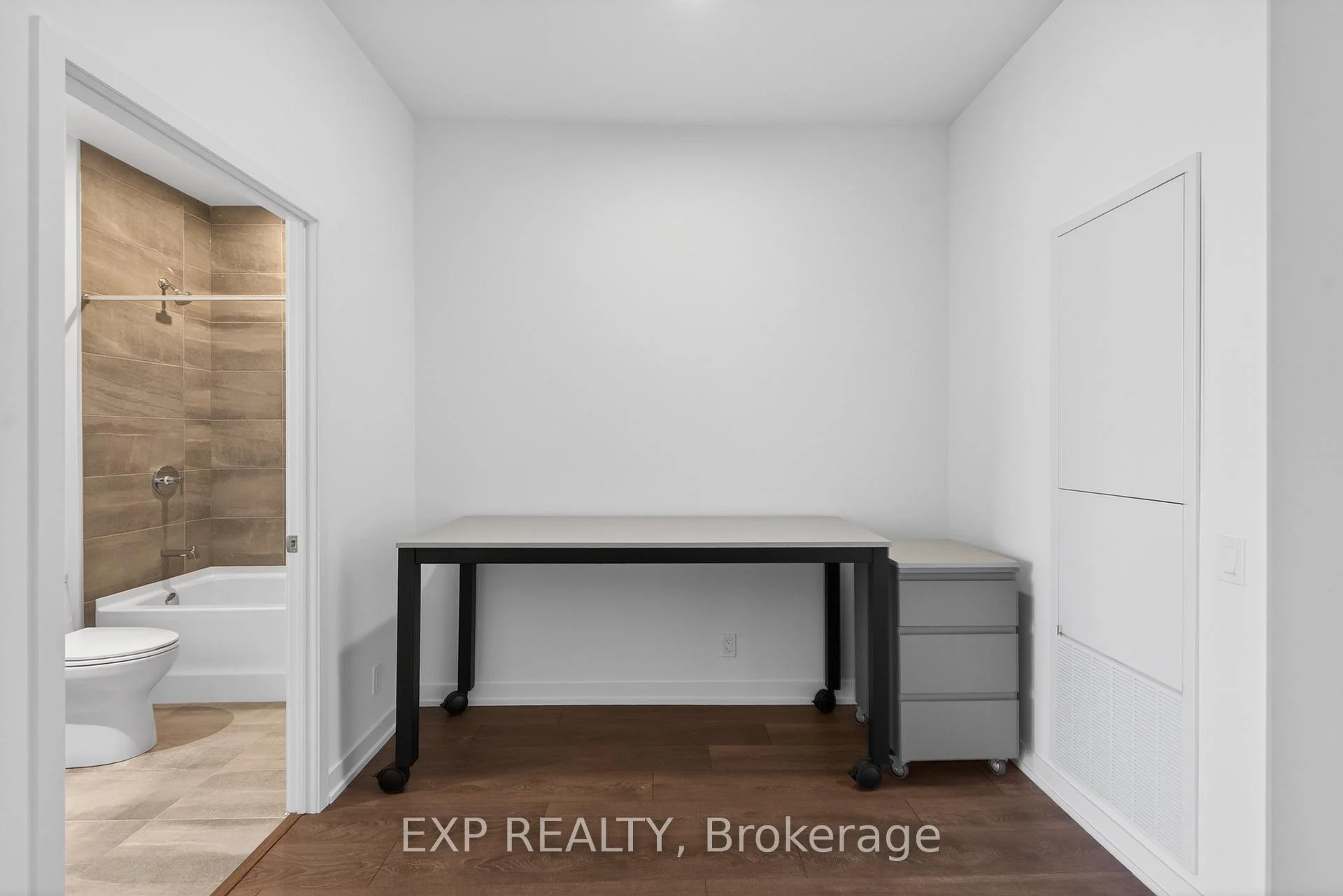 Photo 39 of Unit 1101, 39 Mary Street, Barrie, City Centre — HOMEH