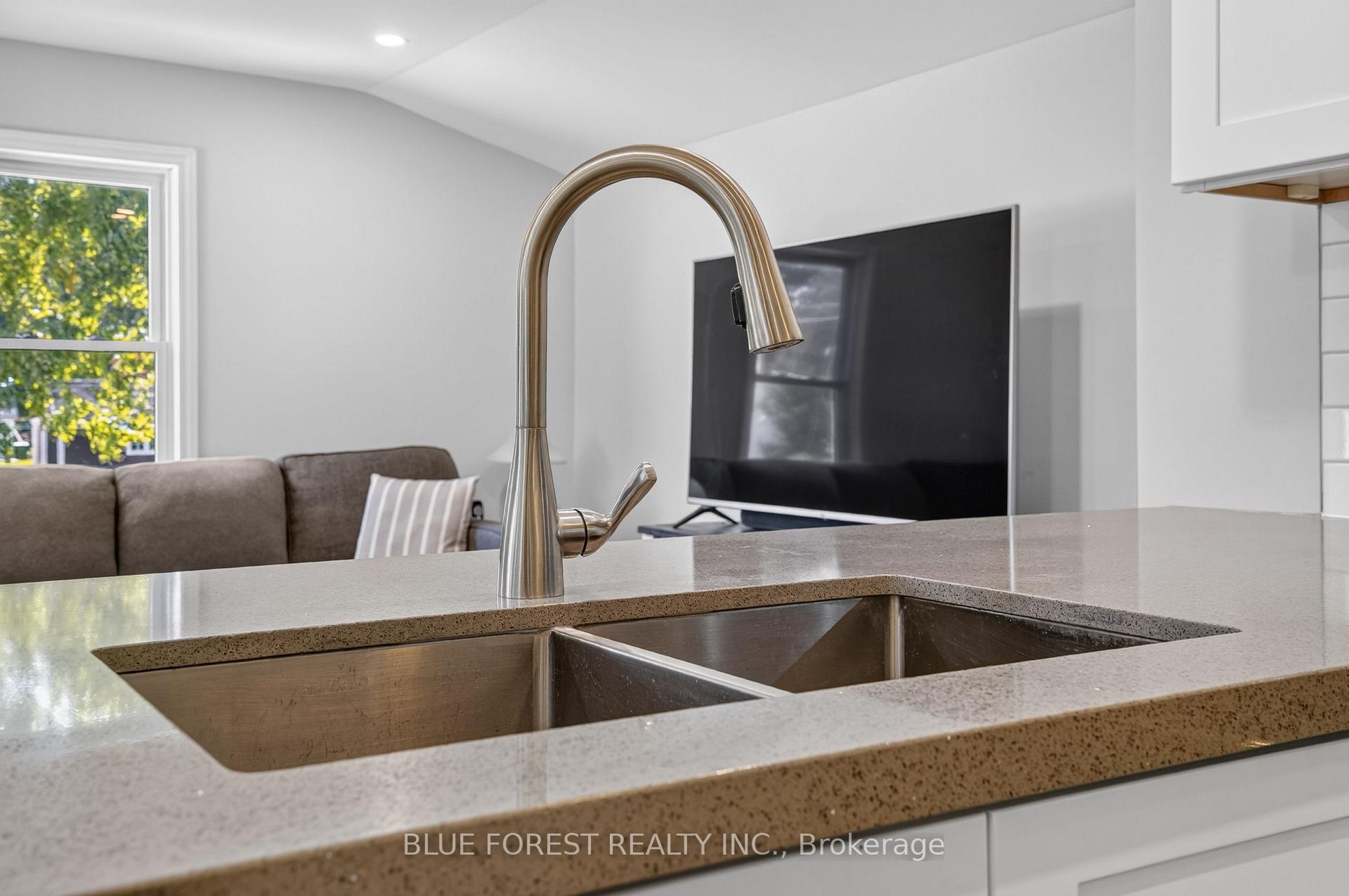Photo 16 of 264 Furnival Road, West Elgin, Rodney — HOMEH