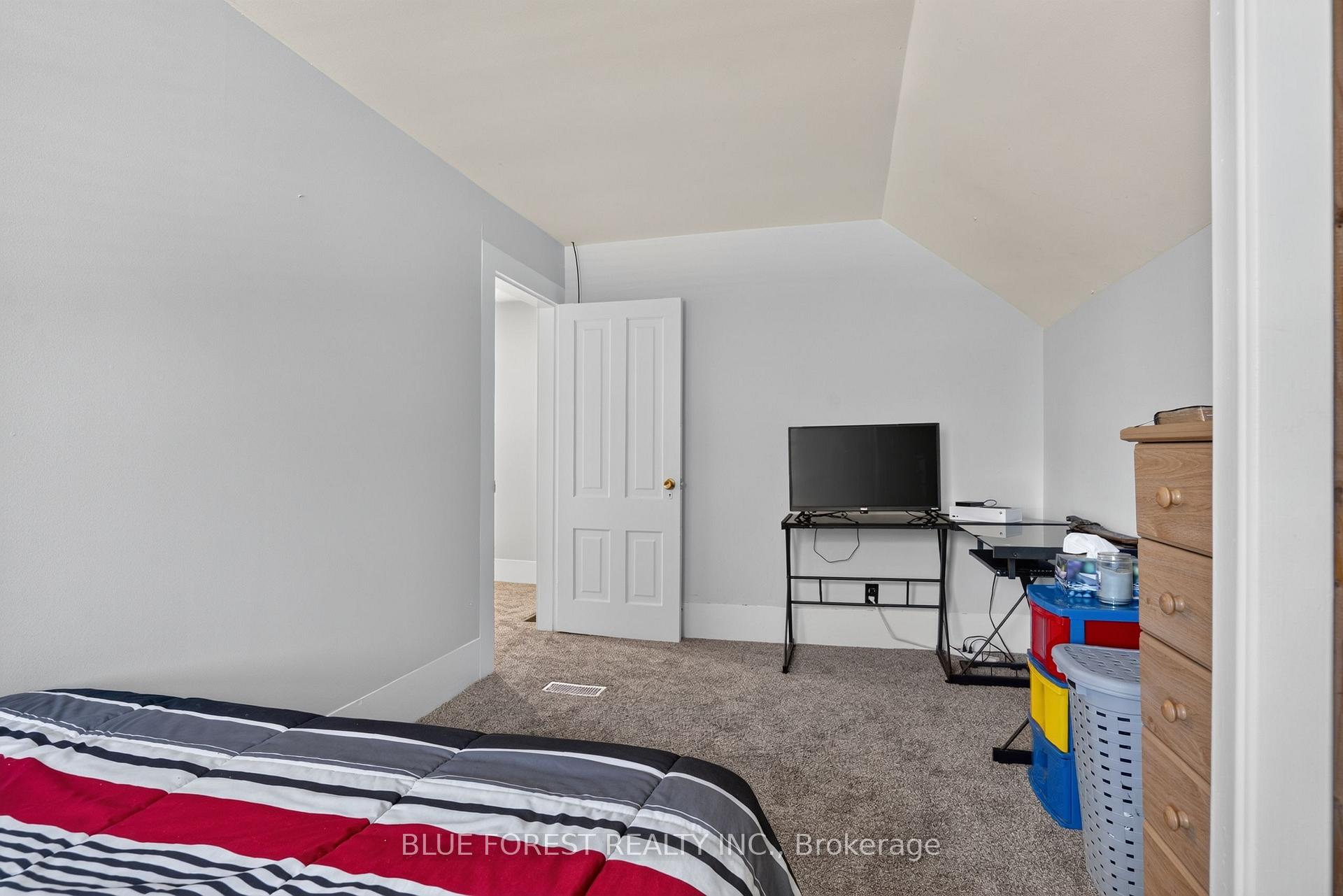 Photo 35 of 264 Furnival Road, West Elgin, Rodney — HOMEH