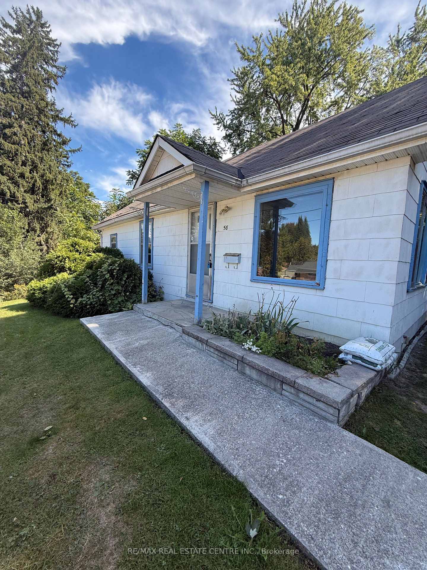 Photo 2 of 58 John Street, Halton Hills, Georgetown — HOMEH