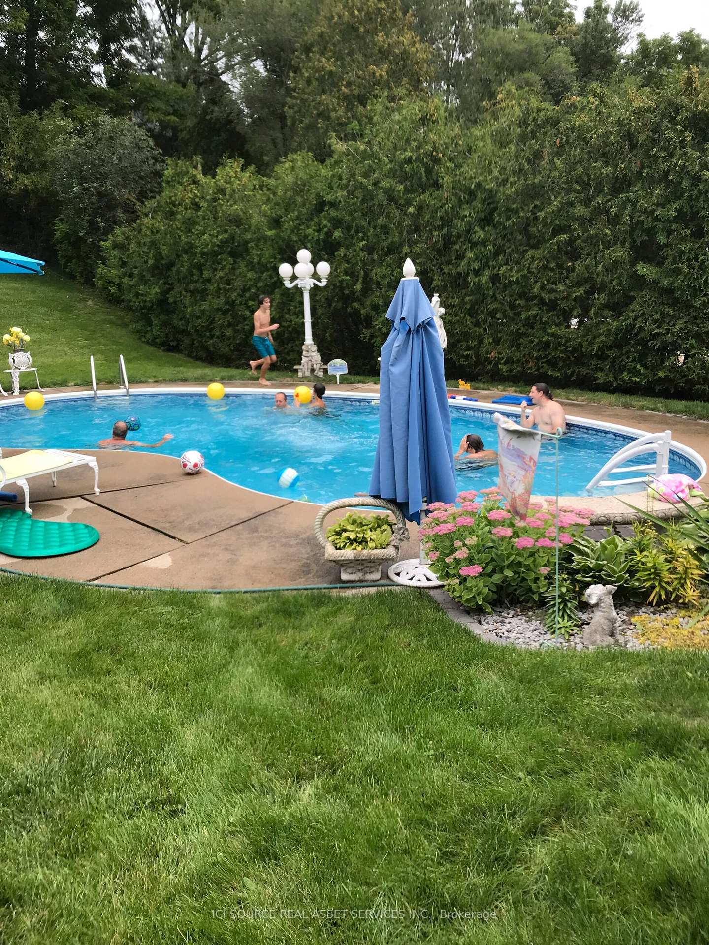 Photo 33 of 14 Robinhood Drive, Hamilton, Dundas — HOMEH