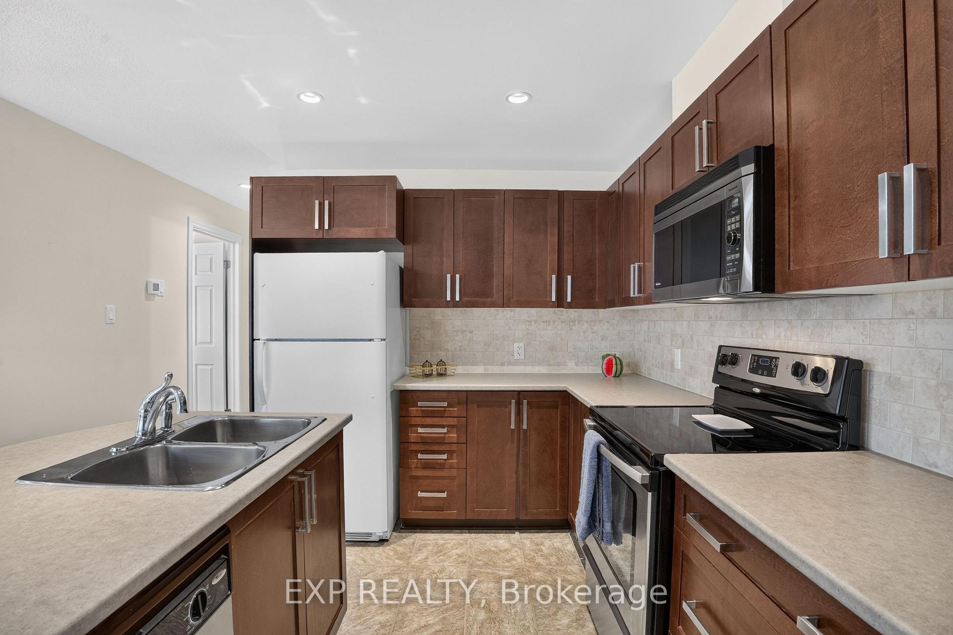 Photo 10 of Unit 4, 385 Paseo Private, Ottawa, Centrepointe — HOMEH