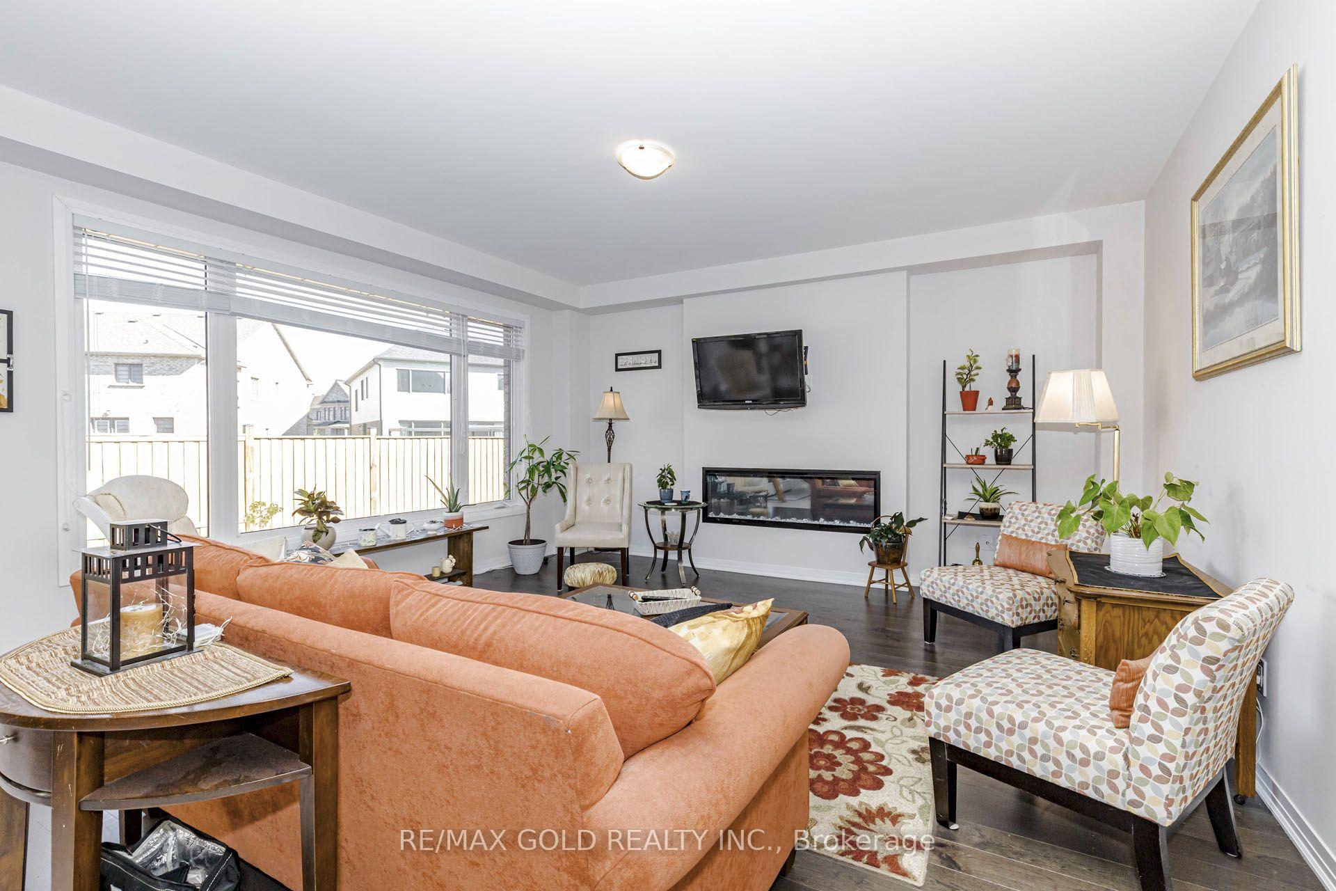 Photo 13 of 184 Leslie Davis Street, North Dumfries, Ayr — HOMEH