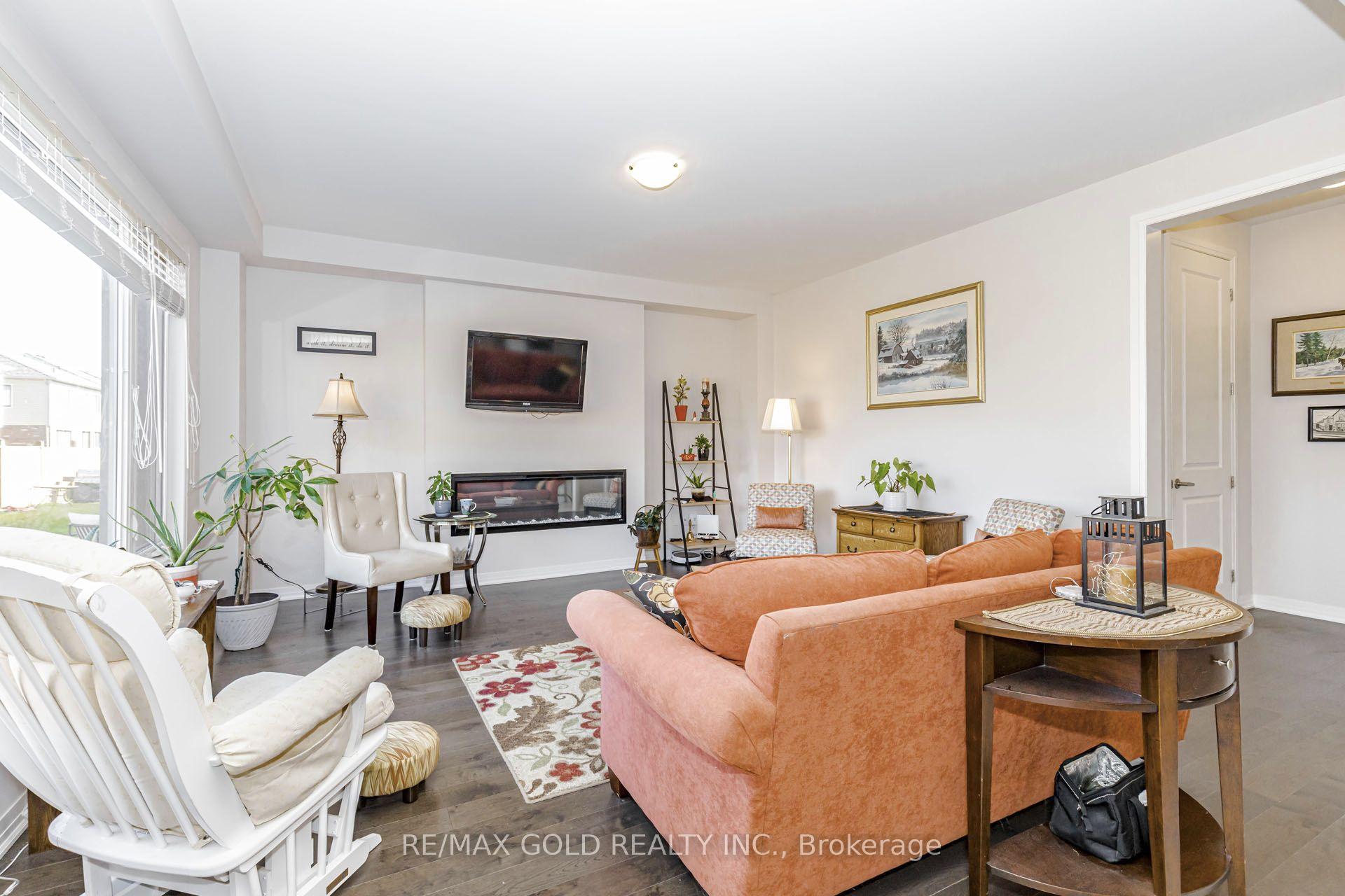 Photo 14 of 184 Leslie Davis Street, North Dumfries, Ayr — HOMEH