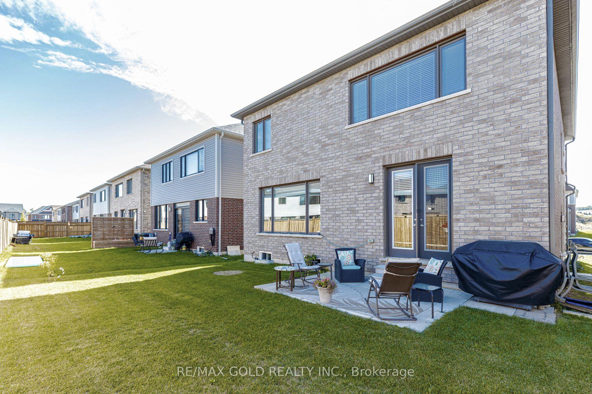 Photo 36 of 184 Leslie Davis Street, North Dumfries, Ayr — HOMEH