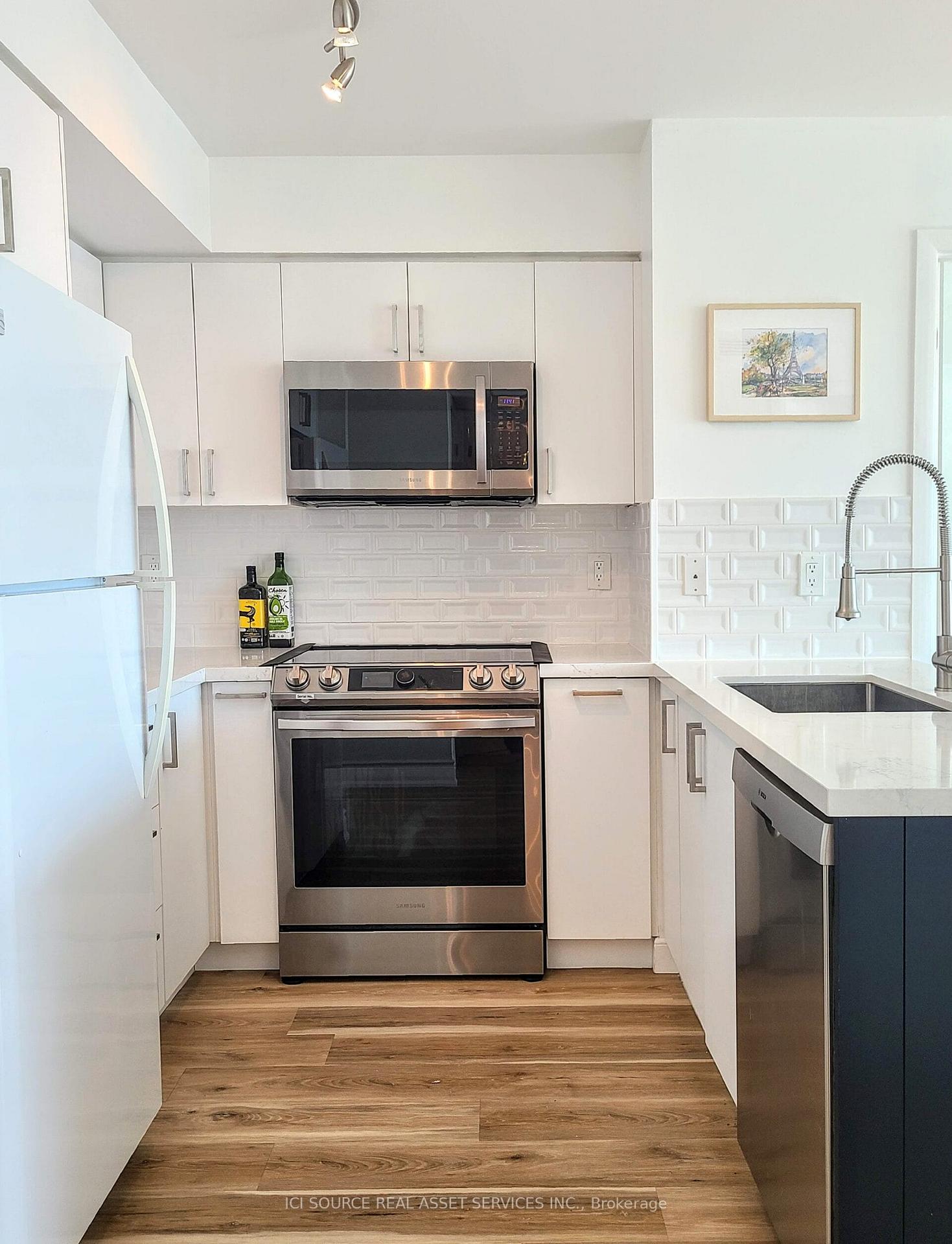 Photo 4 of Unit 611, 219 Fort York Boulevard, Toronto, Niagara — HOMEH