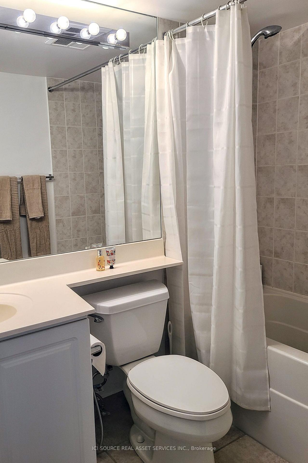 Photo 6 of Unit 611, 219 Fort York Boulevard, Toronto, Niagara — HOMEH