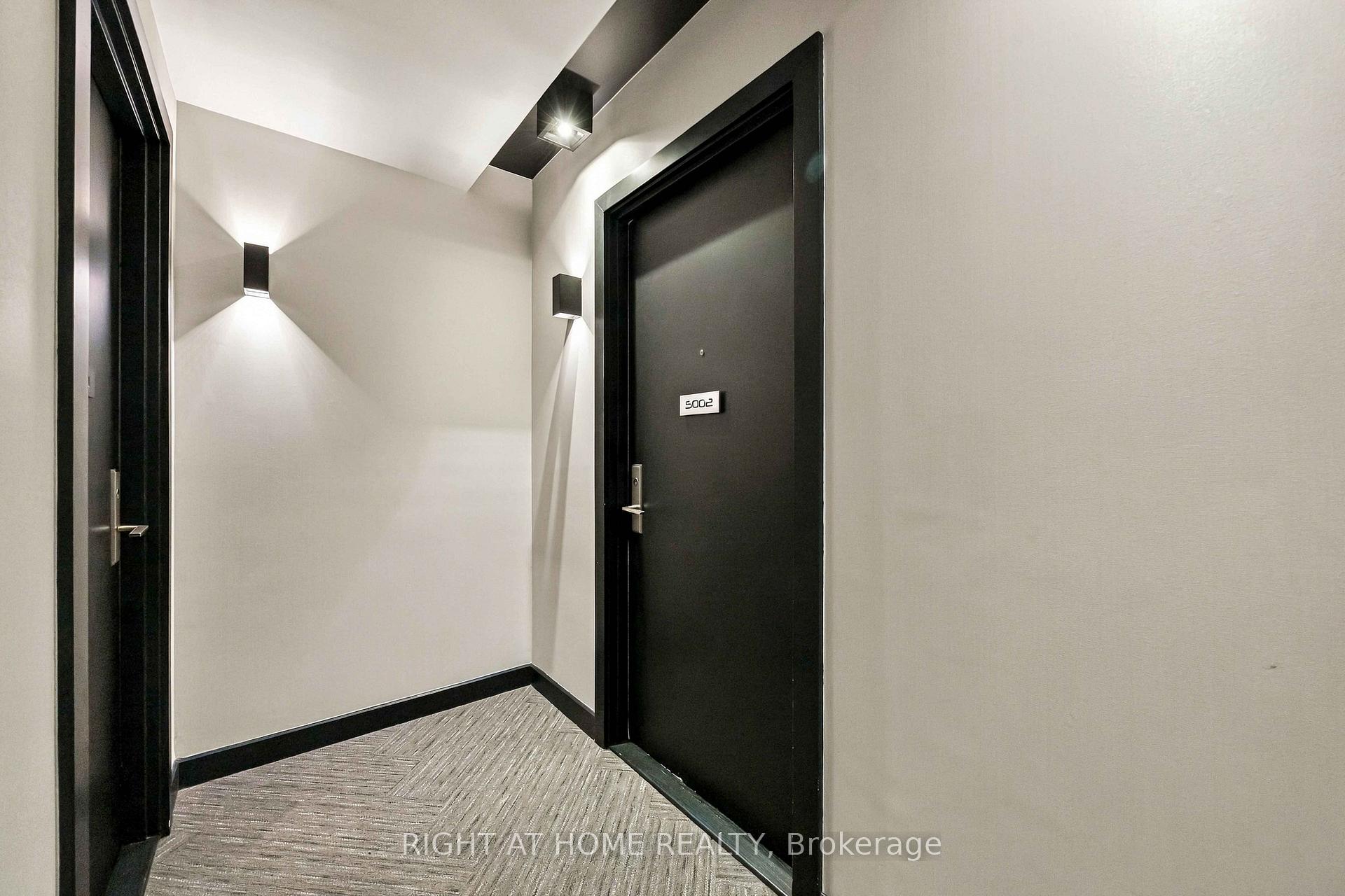 Photo 3 of Unit 5002, 8 Eglinton Avenue E, Toronto, Mount Pleasant West — HOMEH