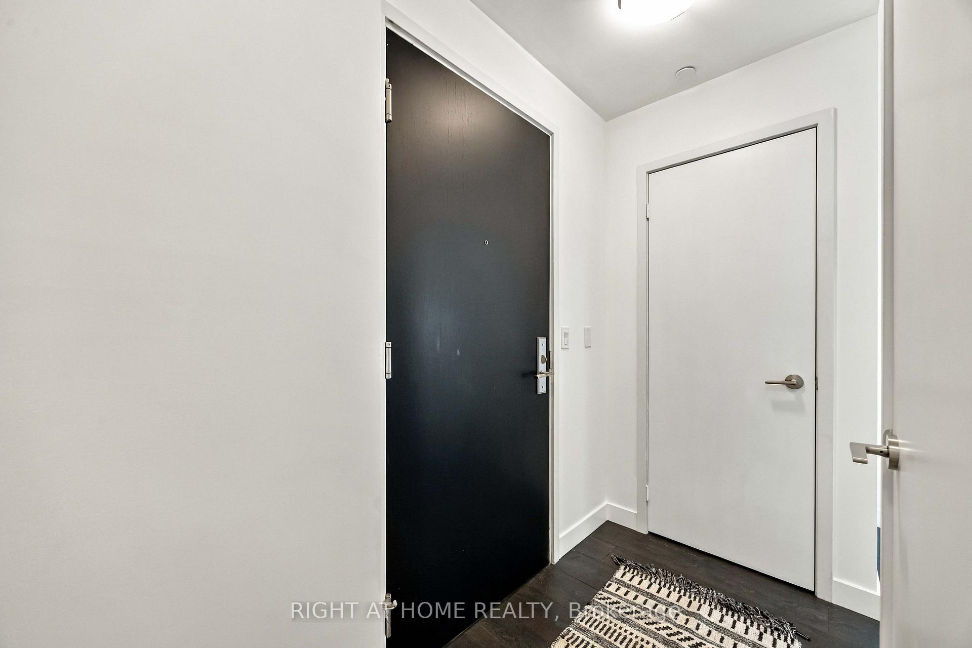 Photo 4 of Unit 5002, 8 Eglinton Avenue E, Toronto, Mount Pleasant West — HOMEH