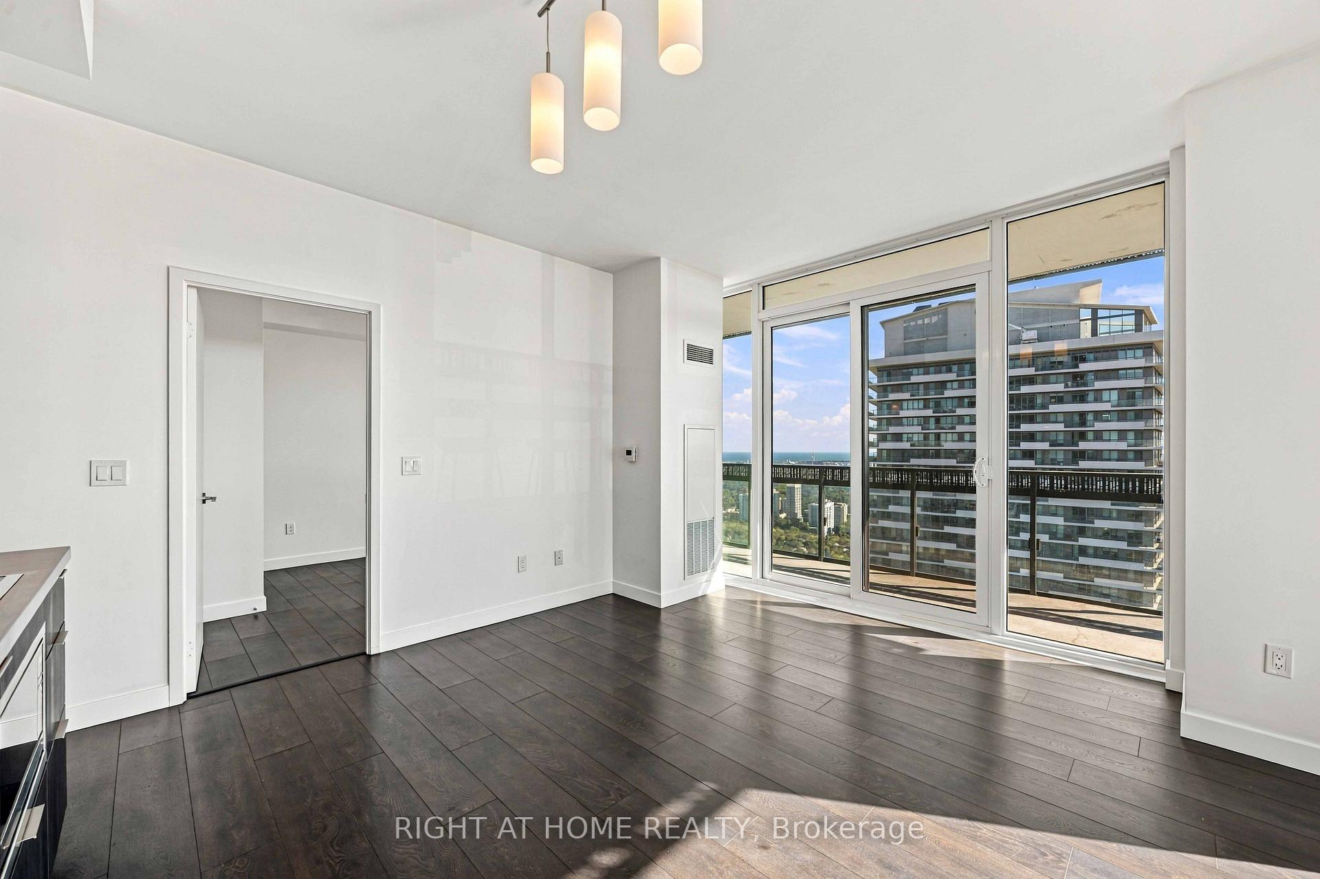 Photo 9 of Unit 5002, 8 Eglinton Avenue E, Toronto, Mount Pleasant West — HOMEH