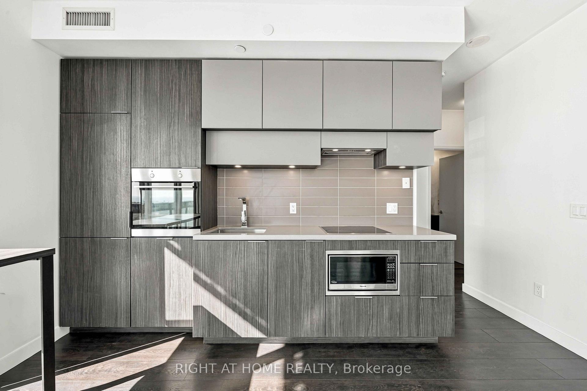 Photo 10 of Unit 5002, 8 Eglinton Avenue E, Toronto, Mount Pleasant West — HOMEH