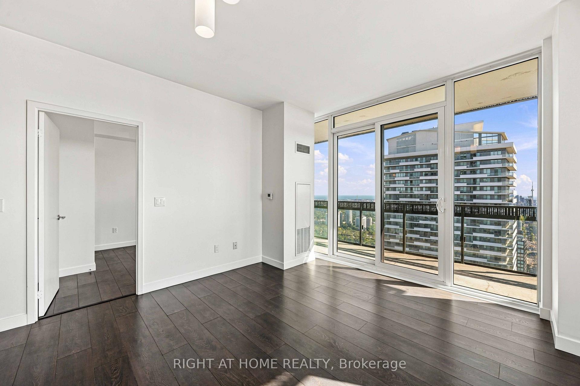 Photo 12 of Unit 5002, 8 Eglinton Avenue E, Toronto, Mount Pleasant West — HOMEH